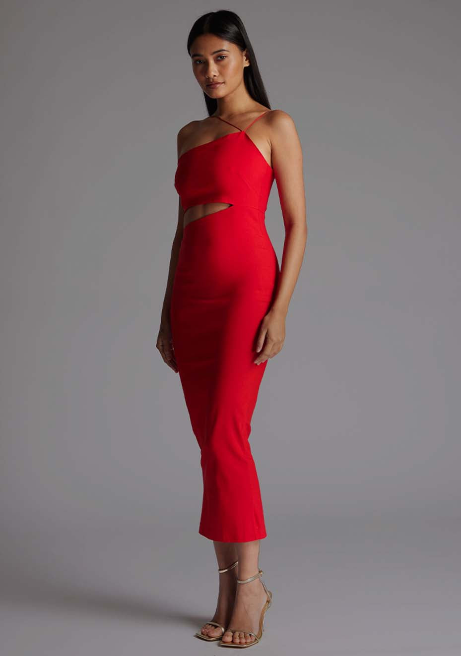 Striking in simplicity, the Whitney | Strappy One Shoulder Cut Out Midaxi Dress Red redefines versatile elegance with a modern edge. This statement black crop top is crafted with a sharp square neckline and wide straps, framing the silhouette with clean, contemporary lines. Finished with bold gold buttons, it blends minimalism with a touch of refined opulence.
